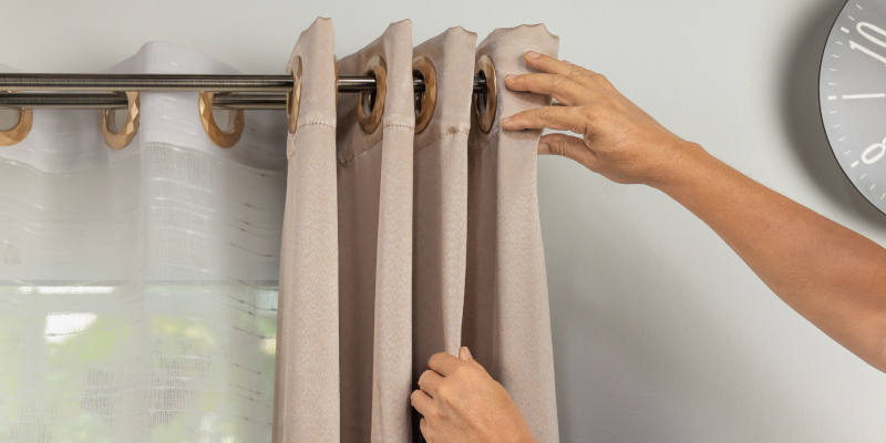Curtains & Drapes: What’s the Difference?